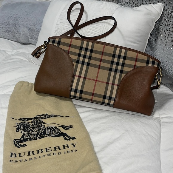 BURBERRY CROSSBODY AUTHENTIC LARGE CLUTCH SIGNATURE PATERN REMOVABLE STRAP EUC. - Picture 12 of 17